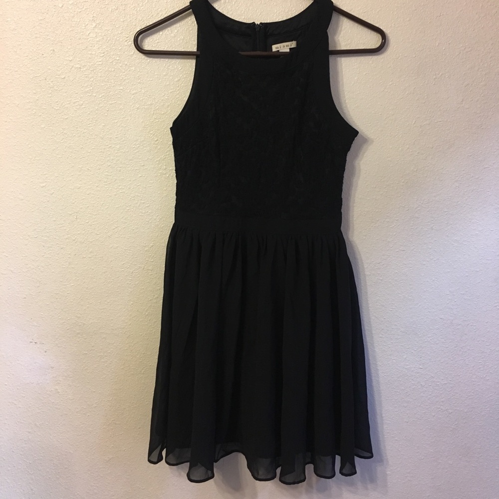 Miami || Black Dress w Design